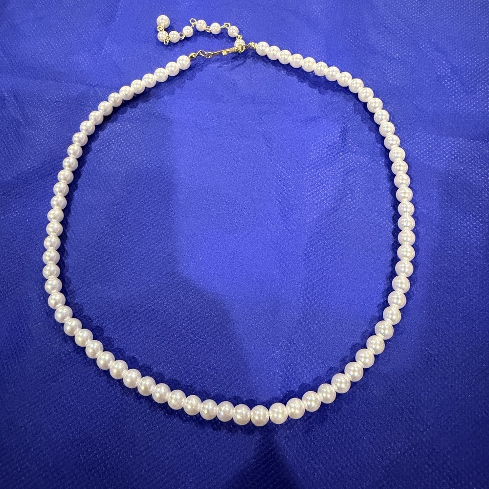 Gold Tone White Faux Pearl Beaded Necklace Womens 21 Inch Classic Statement